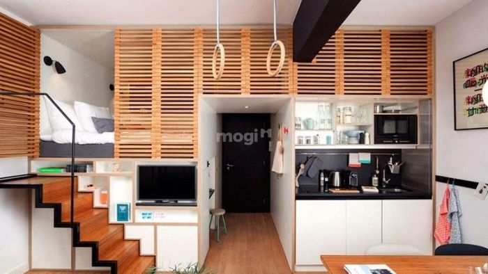 Mẫu nhà 30m2 có gác lửng trở nên đẹp mắt và độc đáo nhờ vách ngăn làm từ song gỗ