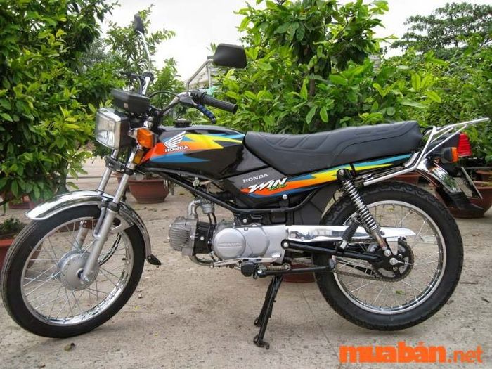 Đặc điểm của Honda Win 100 từ năm 1997 đến 1998 và 2002
