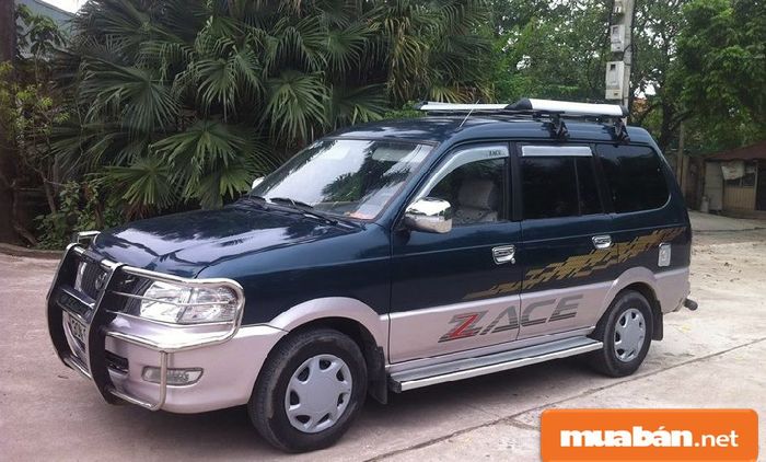 Nước sơn nguyên bản của Toyota Zace vẫn bền bỉ và giữ được độ mới sau nhiều năm sử dụng.