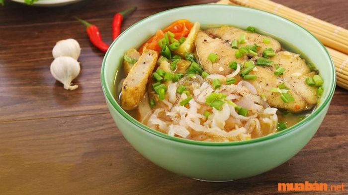 Bún sứa chính là món đặc sản mà bạn nhất định phải thử khi đến Nha Trang.