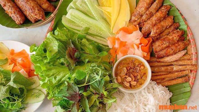 Nem nướng chính là món ăn không thể thiếu trong chuyến du lịch Nha Trang, bạn nhất định phải thử khi đến đây.
