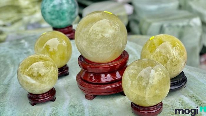 Vật phẩm phong thủy phù hợp với người mệnh Sa Trung Thổ