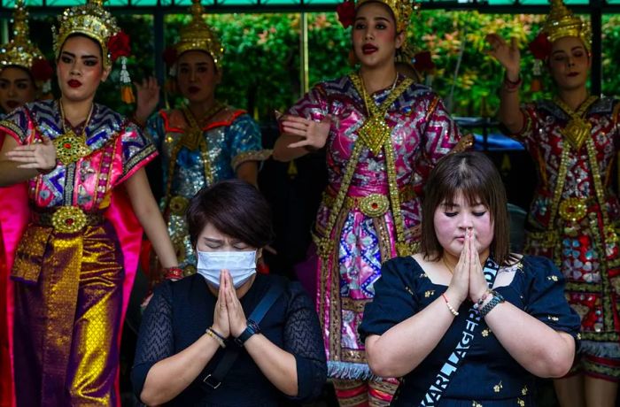 On September 22, 2023, Chinese tourists were seen praying in front of Thai dancers at the Erawan Shrine in Bangkok, Thailand.