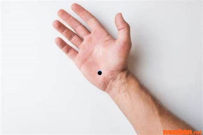 Xăm nốt ruồi ở lòng bàn tay có thực sự đem lại may mắn?