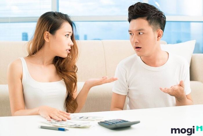 Nếu bạn mơ thấy mình cắt tóc cho chồng, đây có thể là lời cảnh báo về sự căng thẳng trong hôn nhân, đừng để những bất đồng nhỏ làm ảnh hưởng đến tình cảm vợ chồng.