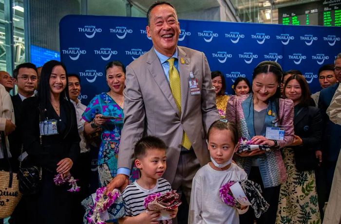 On the first day of the new visa-free program for Chinese visitors, Thai Prime Minister Srettha Thavisin personally welcomed the travelers.