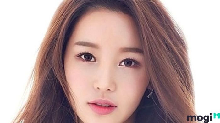 Tướng lông mày tằm ở phụ nữ thể hiện sự khéo léo, mưu lược và luôn hướng tới thành công trong sự nghiệp và cuộc sống.