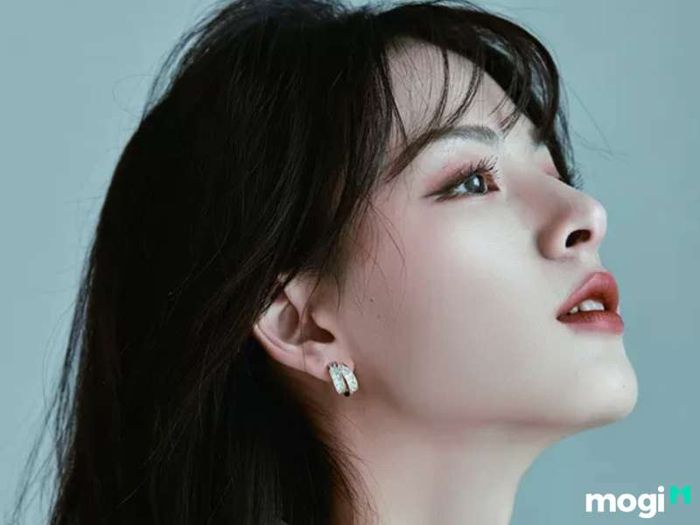 Lông trắng xuất hiện trên mặt