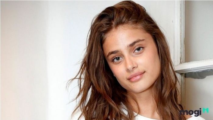 Taylor Hill, người mẫu đình đám với nét đẹp khỏe khoắn và gương mặt đặc trưng