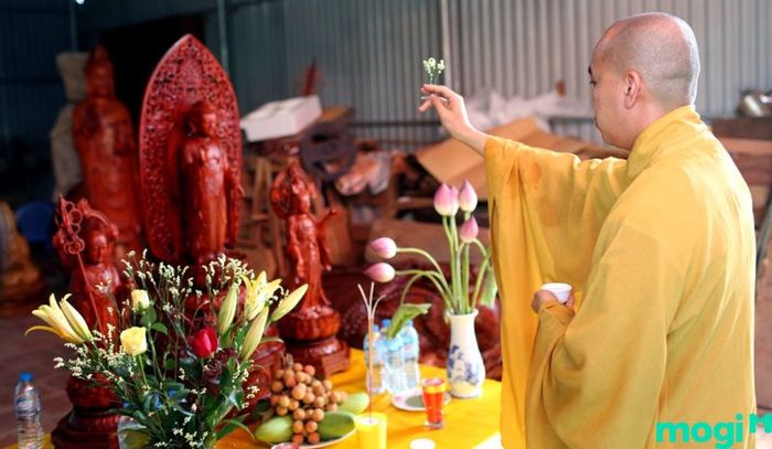 Cách Thỉnh Thần Tài Thổ Địa - Bước Tiếp Theo Là Đưa Tượng Đến Chùa Để Khai Quang Điểm Nhãn