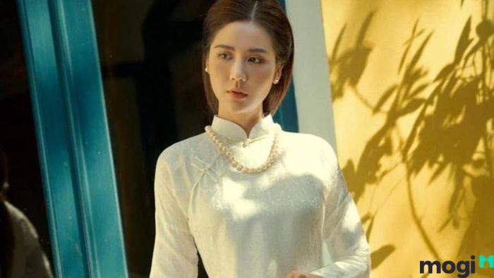 Khuôn mặt trái xoan đẹp mẫu 3