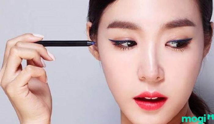 Mắt 1 mí là gì - Trang điểm là phương pháp che khuyết điểm được nhiều chị em lựa chọn