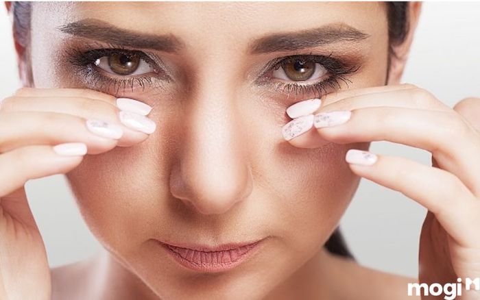 Giật mắt phải vào giờ Mùi là dấu hiệu không may mắn liên quan đến vấn đề tài chính, có thể bạn sẽ gặp phải những rắc rối về tiền bạc hoặc gặp phải khó khăn trong các giao dịch tài chính.