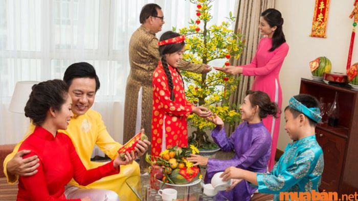 Người xông đất mang theo năng lượng và vận khí của năm mới, ảnh hưởng lớn đến may mắn của gia chủ trong suốt năm đó.