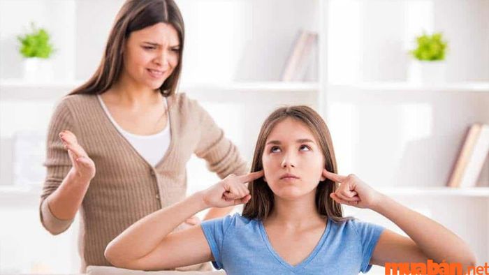 Nếu sao Tham Lang bị hãm địa, bạn sẽ có mối quan hệ xa cách với cha mẹ.