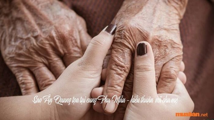 Sao Ân Quang khi ở cung Phụ Mẫu tượng trưng cho mối quan hệ tốt đẹp và hiếu thảo giữa gia chủ với cha mẹ.