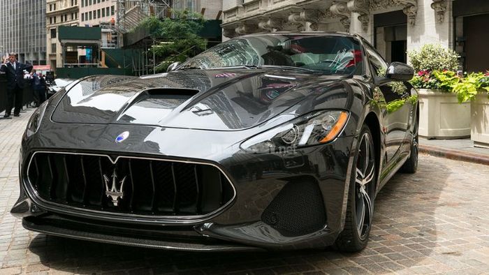 Maserati GranTurismo Sport sở hữu thiết kế đầu xe kiểu mũi cá mập mạnh mẽ, tạo ấn tượng ngay từ cái nhìn đầu tiên.