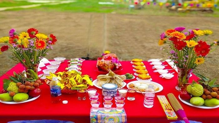 Chuẩn bị một mâm cúng động thổ đầy đủ sẽ giúp cầu mong cho quá trình thi công diễn ra suôn sẻ và thuận lợi – Nguồn ảnh: Sưu tầm