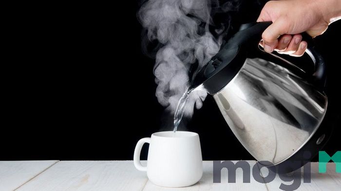 Ấm đun nước được xem như vật phẩm thu hút tài lộc cho người thuê nhà.