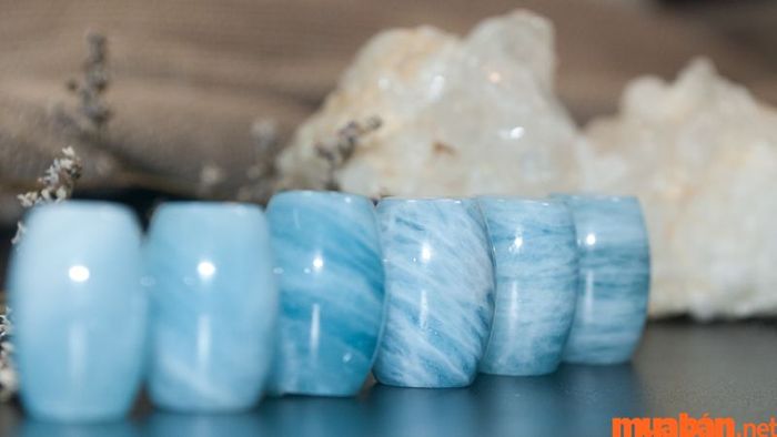 Mệnh Mộc nên chọn lu thống màu đen, xanh biển