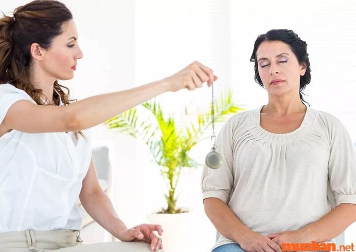 Thôi miên là trạng thái tinh thần khi con người đạt được sự tập trung cao độ và chú ý hoàn toàn, giống như một dạng nhập tâm đặc biệt.