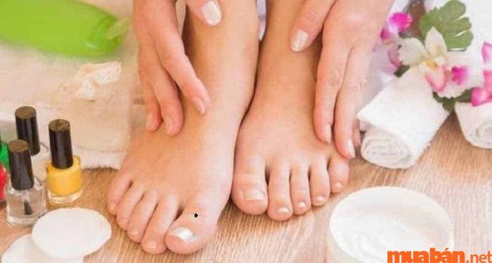 nốt ruồi ở ngón chân cái