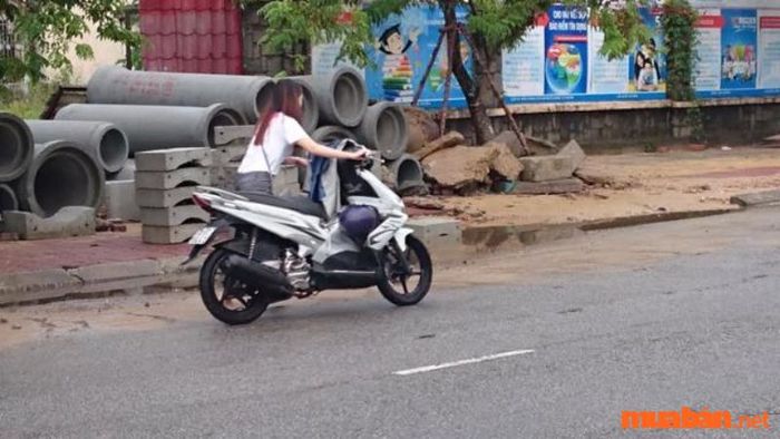 Xe dễ bị chết máy hoặc vòng tua máy tăng cao khi không tải