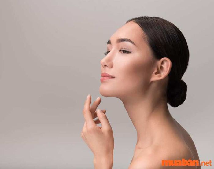 Phụ nữ có cằm nhọn thường có vận số phú quý, đây là dáng cằm của những người thành đạt, hưởng giàu sang.