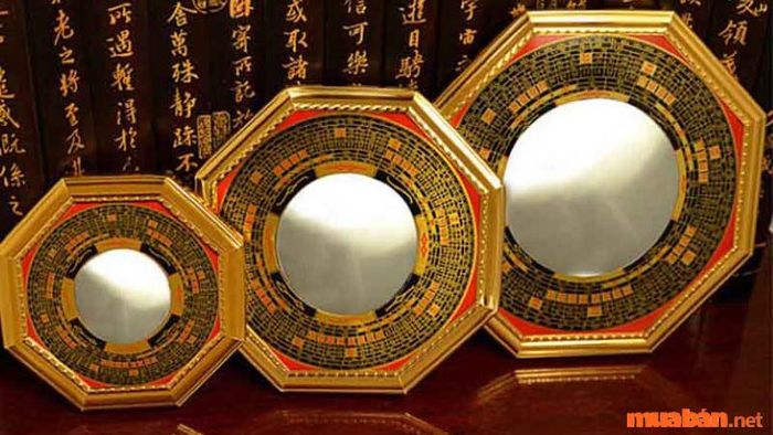 Trước khi sử dụng gương bát quái, bạn cần phải tẩy uế.