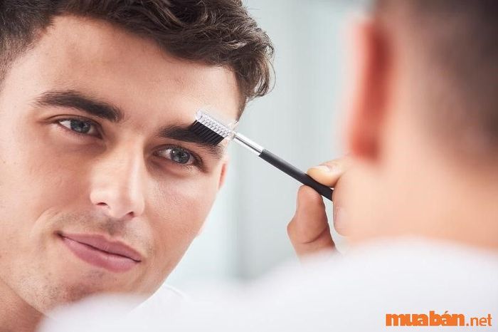 Chân mày nam có khoảng cách giữa hai đầu rộng
