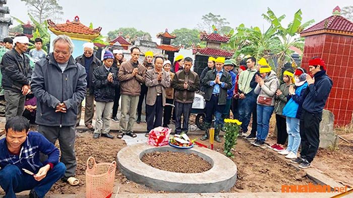 Danh sách những lễ vật cần chuẩn bị khi thực hiện bốc mộ