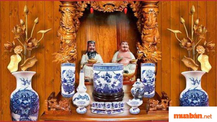 Lư hương cần có kích thước phù hợp với bàn thờ để giữ sự cân đối và hài hòa.