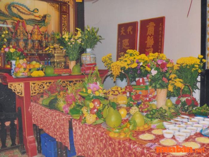 Văn khấn Ban Công Đồng - Lễ vật cúng Ban Công Đồng là do tâm nguyện của mỗi người, không cần quá cầu kỳ, nhưng phải thành tâm, thể hiện lòng tôn kính đối với các vị thần linh.