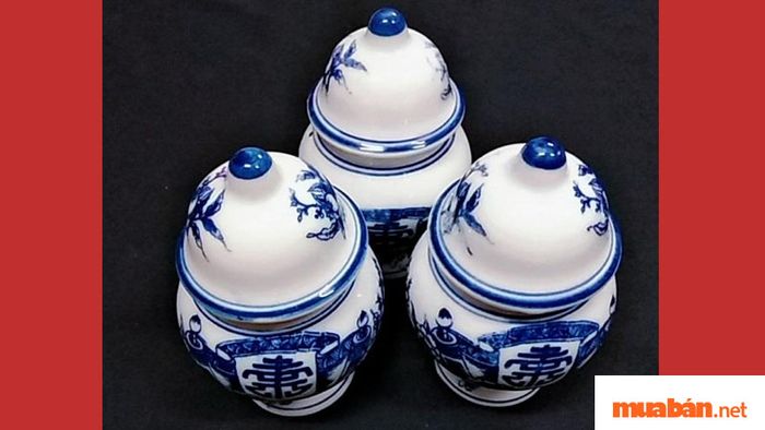 Gạo, muối và nước là biểu tượng cho sự đủ đầy và sung túc của gia đình chủ nhà.