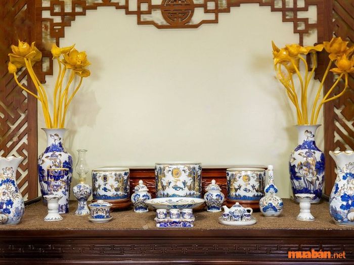 Bài văn khấn để xin bao sái, lau dọn, và thay chân nhang bàn thờ Thần Tài chuẩn nhất