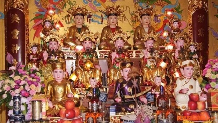 Công Đồng Tứ Phủ là người mẹ hóa thân thành các miền đất, trời, sông nước và rừng núi