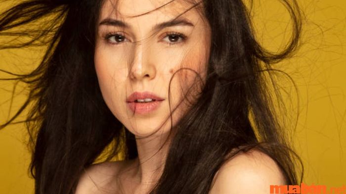 Nốt ruồi xuất hiện trên gò má của phụ nữ