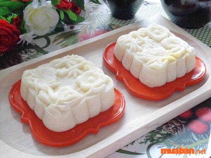 Bánh trung thu chay thường được đặt vào mâm cúng cô hồn trong dịp lễ này.