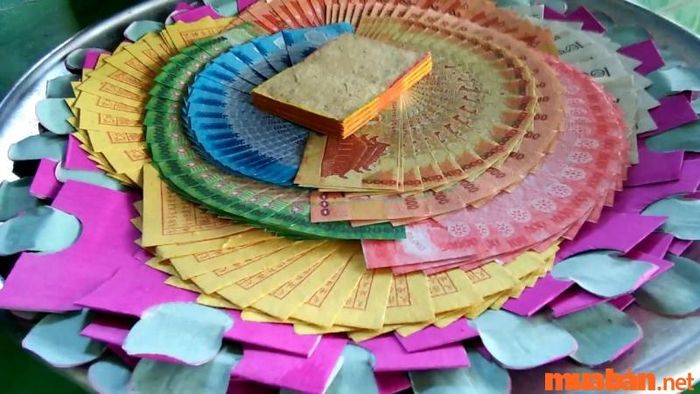 Hướng dẫn cách sắp xếp tiền vàng, quần áo cho lễ cúng chúng sinh đúng nghi thức