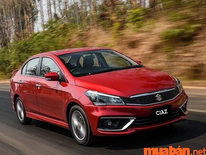 Màu đỏ trên xe Suzuki Ciaz sẽ mang lại may mắn và tài lộc cho gia chủ mệnh Lộ Bàng Thổ.
