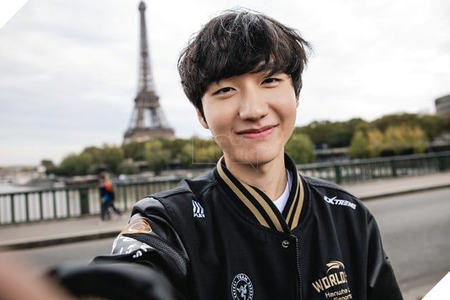 Một đối thủ cũ của Faker bất ngờ nhận được lời khen ngợi nhờ vào hành động khéo léo của mình