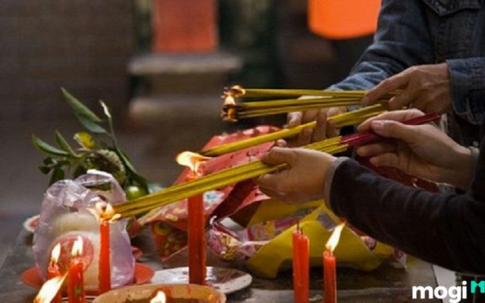 Vào đầu năm 2024, tuổi Thân có thể thực hiện lễ cúng dâng sao giải hạn để cải thiện vận mệnh