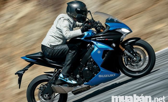 Xe côn tay Suzuki GSX-S150: Kẻ lang thang trên phố