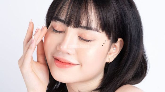 Ở Bên Phải Thái Dương