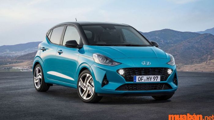 Hyundai i10 sở hữu kích thước lớn hơn nhiều so với các xe khác trong cùng phân khúc, tạo cảm giác rộng rãi và thoải mái hơn.