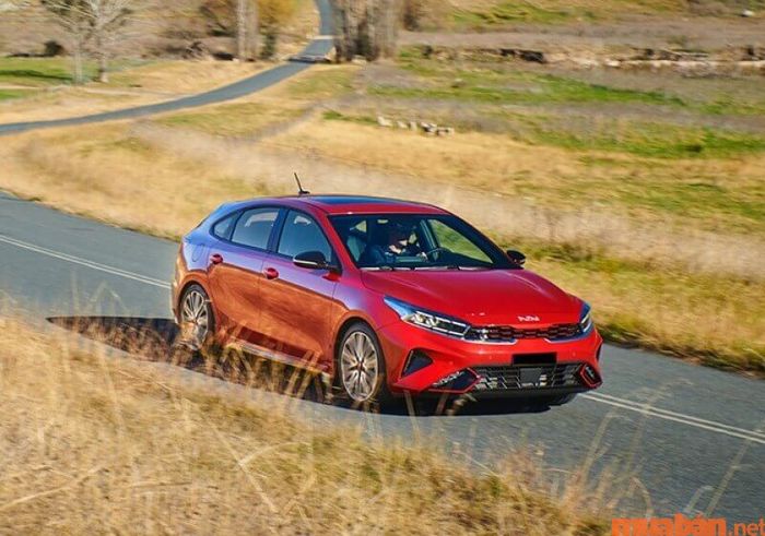 KIA K3 vận hành với động cơ êm ái khi di chuyển ở tốc độ trung bình.