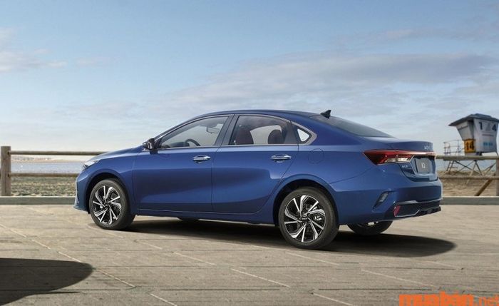 KIA K3 khi nhìn ngang mang đến cảm giác rộng rãi và rất phù hợp với những ai yêu thích phong cách thể thao, mạnh mẽ.