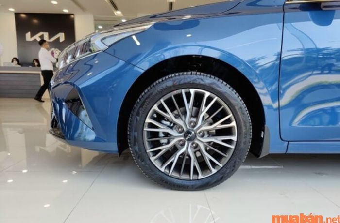 Lốp xe mới của KIA K3 có thiết kế tinh tế, mang đến sự sang trọng và hiện đại hơn cho xe.