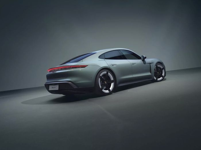 2025-Porsche-Taycan-4 2.jpg