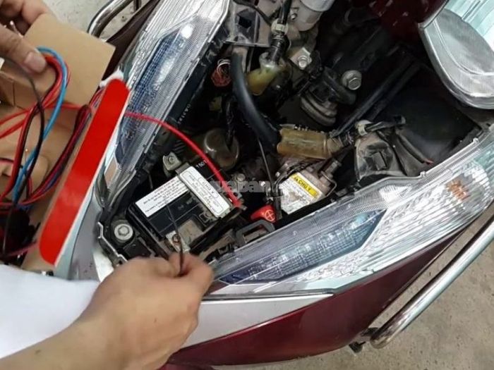 Liệu xe máy có khả năng tự động sạc lại ắc quy không?